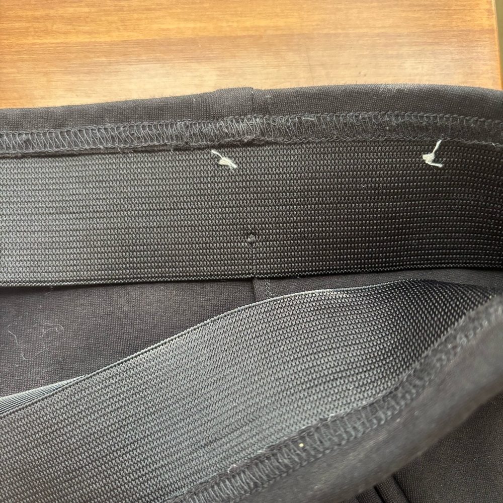 Chicos Black Pull-On Slimming Pants, Size 8 - Picture 6 of 8